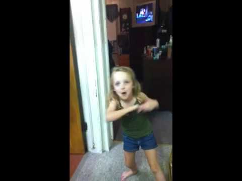 My little sister dancing 2 tik tok - YouTube