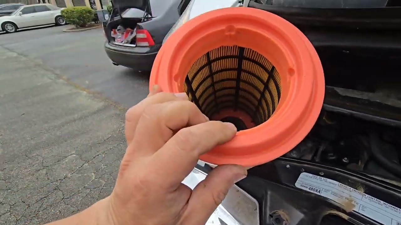 RAM PROMASTER 1500 2500 3500 ENGINE MOTOR AIR FILTER ELEMENT HOW TO SERVICE CHANGE REPLACE PROCEDURE