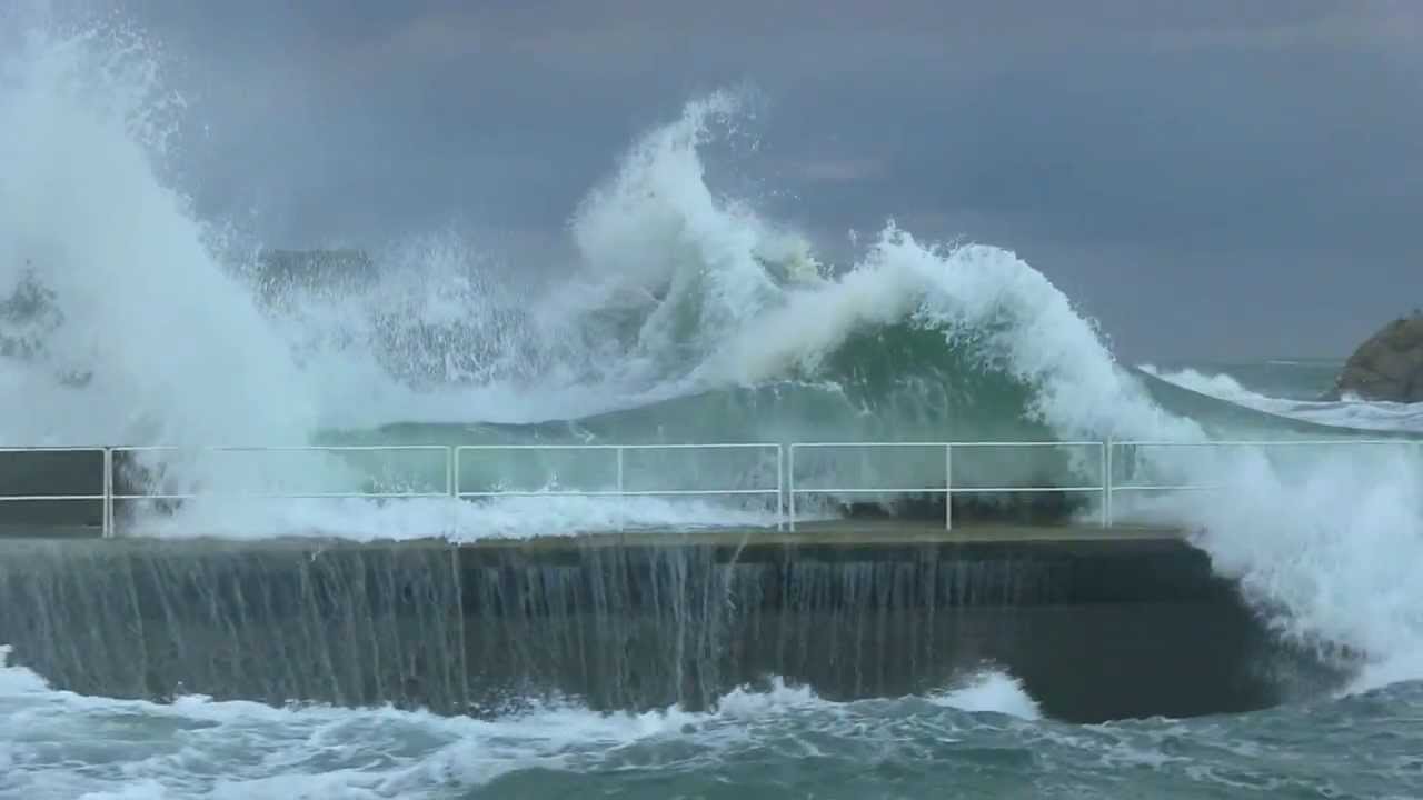 Ile de Sein tempête au Men-Brial - YouTube