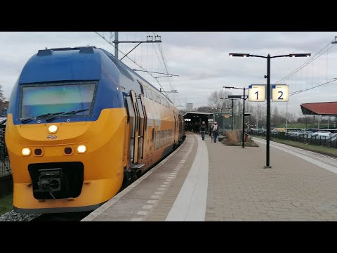 VIRMm's 8707 en 9520 vetrekken van Castricum