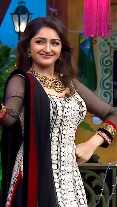 Sayesha saigal💖#Hot dance move💃🏻#Kapil sharma#Afghan jalebi😍#Yt short#Trending#Viral shorts