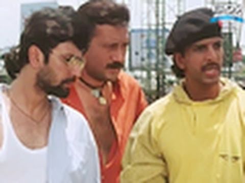 Nana Patekar bribes Tinnu Anand - Gang