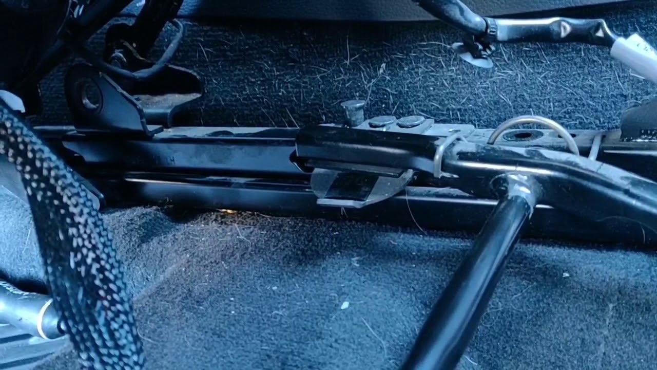 Broken passenger seat slider explanation 2015 Audi A3 8V MQB YouTube