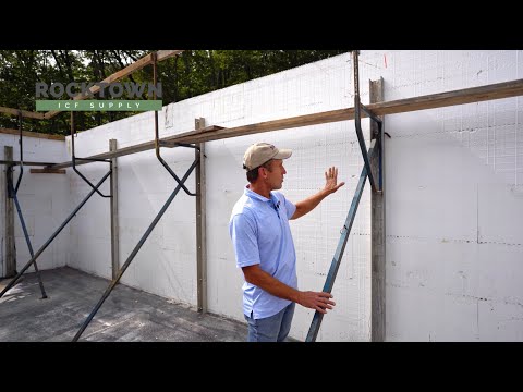 Vídeo: Como você instala formas de concreto isoladas?