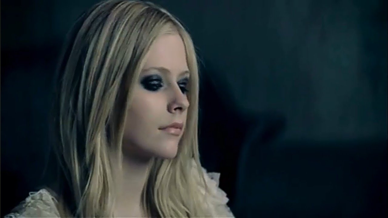 Avril Lavigne - Innocence (Music video)
