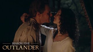 Claire & Jamie's Hot Summer Night | Outlander Resimi