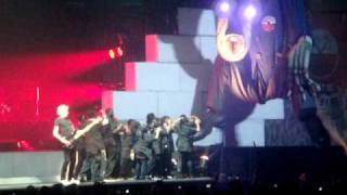 Roger Waters Another brick in the wall part 2 live 2010 Montreal,Québec Canada centre Bell
