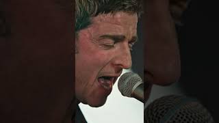 Noel Gallaghers Everybodys on the Run (exclusive performance)