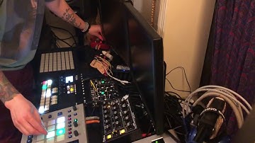 Elektron Analog Rytm MKII Techno jam w/ Moog minitaur