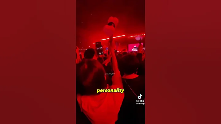 Jennie gets called out by a fan for being lazy on stage