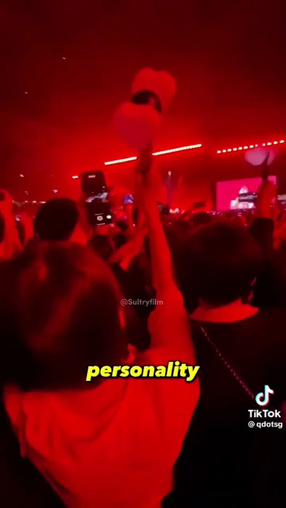 Jennie gets called out by a fan for being lazy on stage
