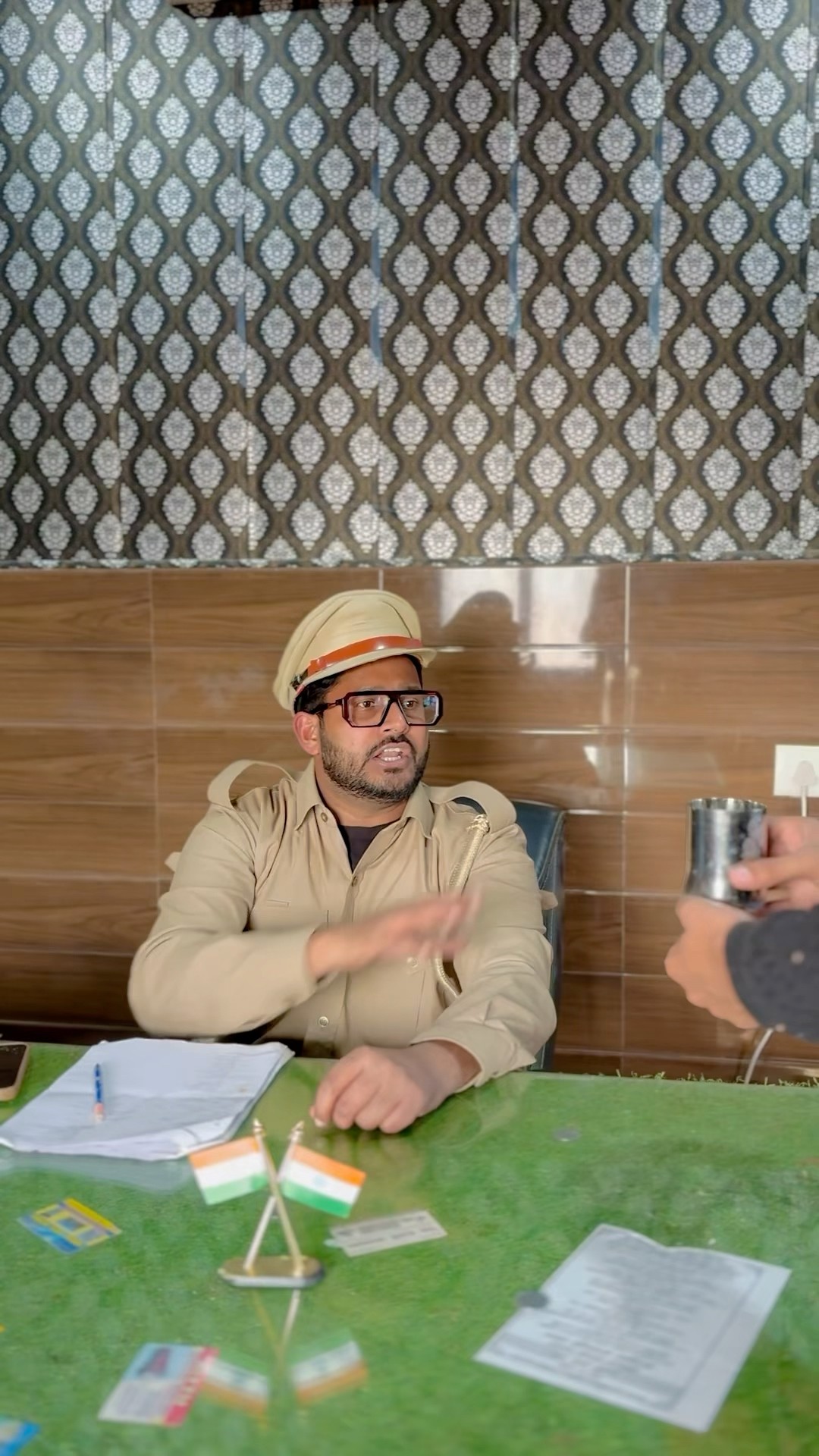 सर ने की बच्चे के स्कूल की फीस जमा?? #foryou #shortsfeed #explore #papa #police #school #shorts