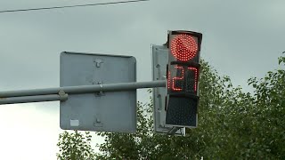 видео: Светофор в помощь водителям и пешеходам картинка: Светофор в помощь водителям и пешеходам
