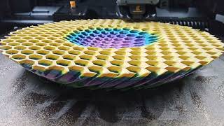 Highlight 12:05:29 - 12:10:29 from ⭕Hexagonal Pattern Bowl with Multicolor Gradient large-scale 3D p