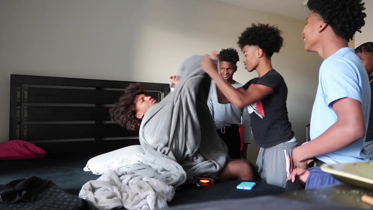 I MADE MY FRIENDS THINK I LOST MY MEMORY *THEY GOT SCARED*