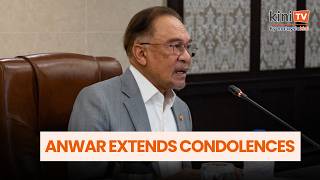 Anwar recites Al-Fatihah for Siti Hasmah during speech at event