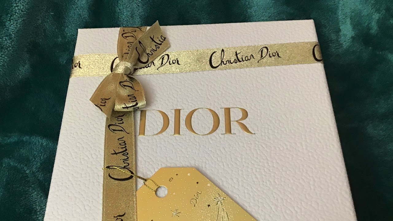 Dior Services: Personalization, Artful Gift Wrapping