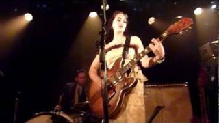 Kitty, Daisy &amp; Lewis - Messing with my life - LIVE PARIS 2011