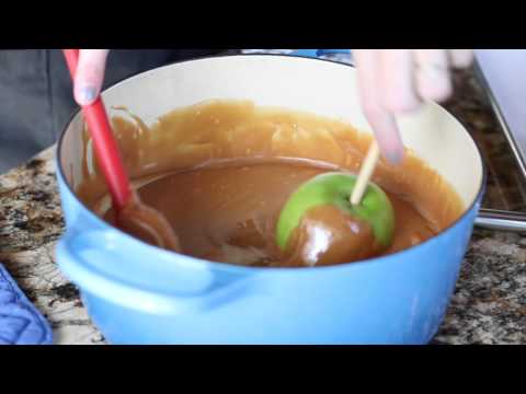 How to Dip a Caramel Apple