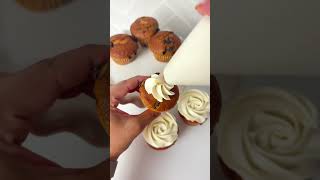 How to Decorate Easy Buttercream Cupcakes using Iridescent Glitter Magic Sparkles #ediblesparkles
