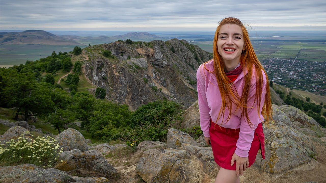 Măcin de Poveste | Bujori și Peisaje de Vis | Țuțuiatu | Ghiunaltu | Dealul cu Drum