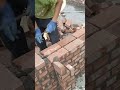 Proses pemasangan batu bata menggunakan alat sederhana #shorts