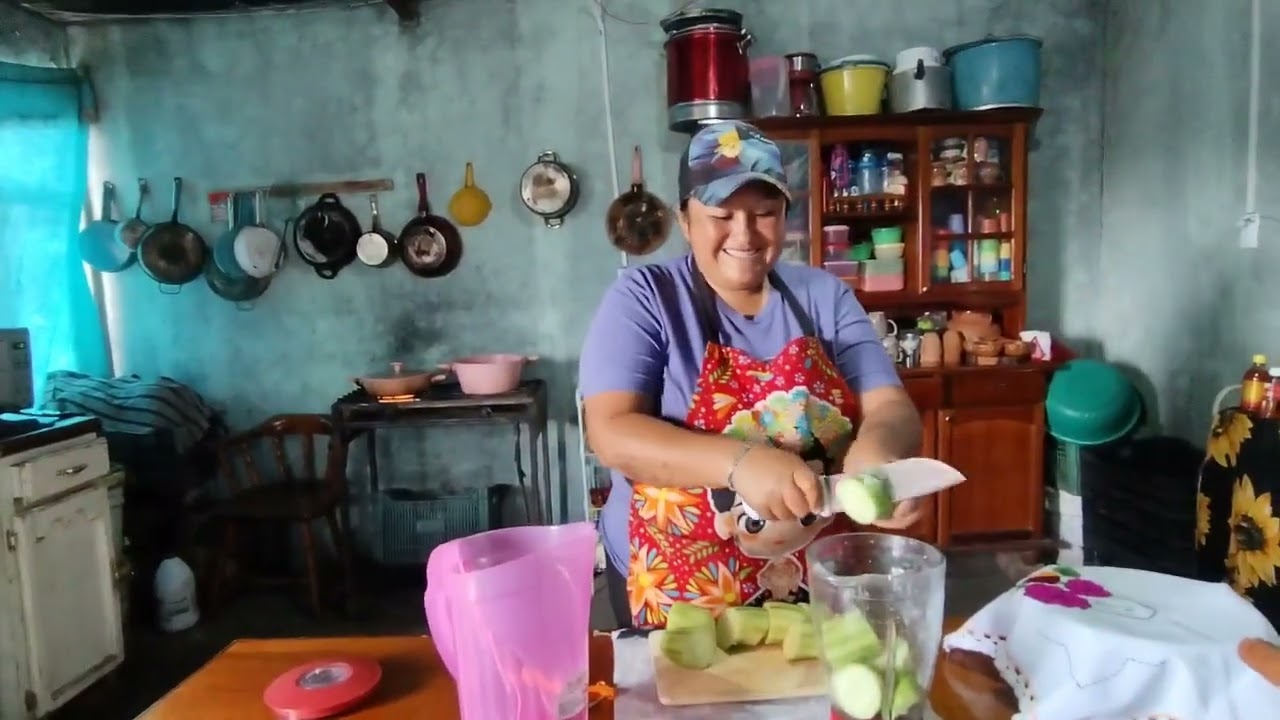 Rico bistec en salsa verde con tortillitas echas  a mano 