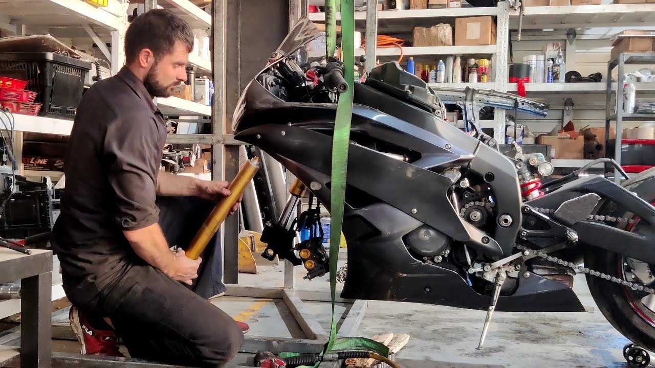 Yamaha r6 front fork rebuilt / oil seal and dust seal replacement