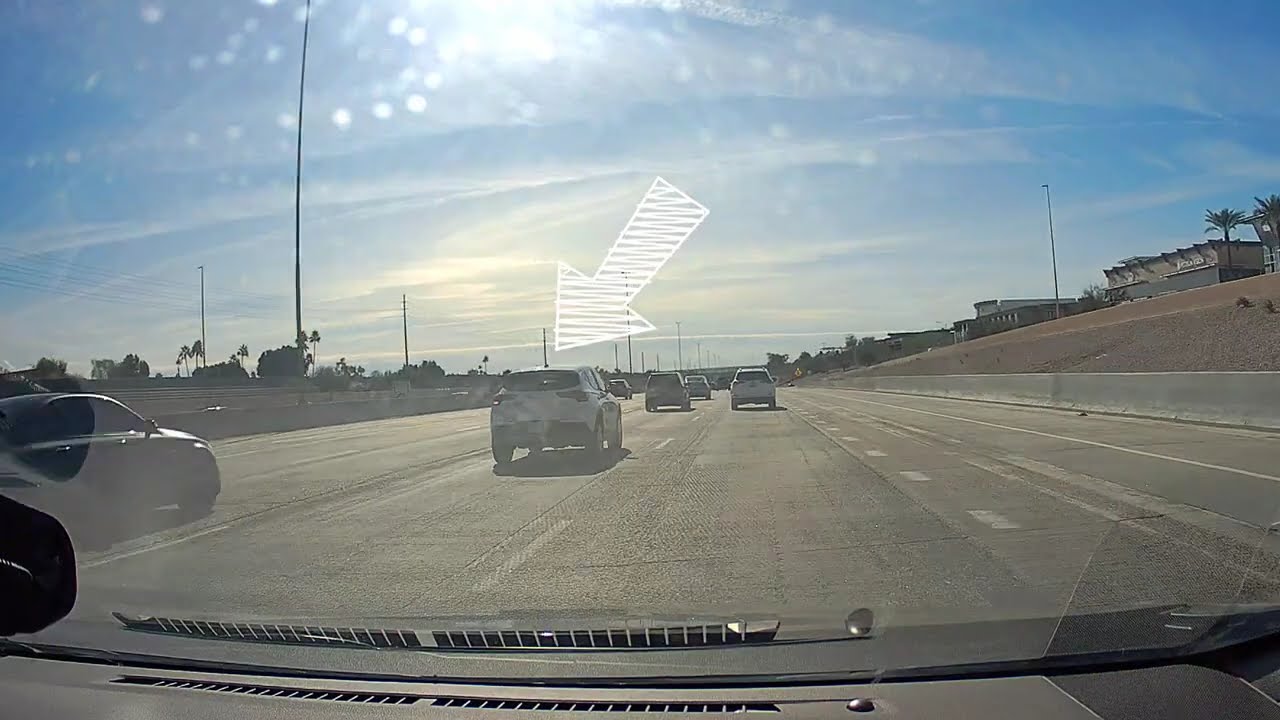 Будьте внимательны при перестроении на автостраде.