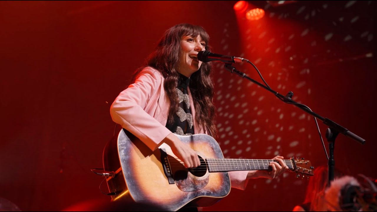 Watch Molly Tuttle - Everything Burns (Live) on YouTube Watch Molly Tuttle - Everything Burns (Live) on YouTube