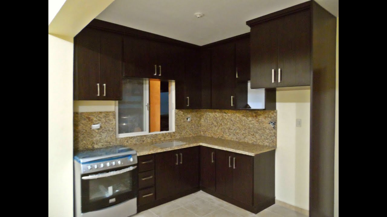Cocina de pvc con cubierta y paredes de granito youtube Mesones para cocinas