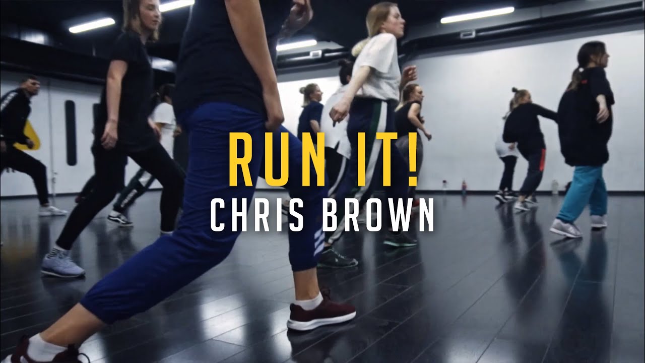 Run it chris. Chris brown run it. run it chris brown обложка трека.