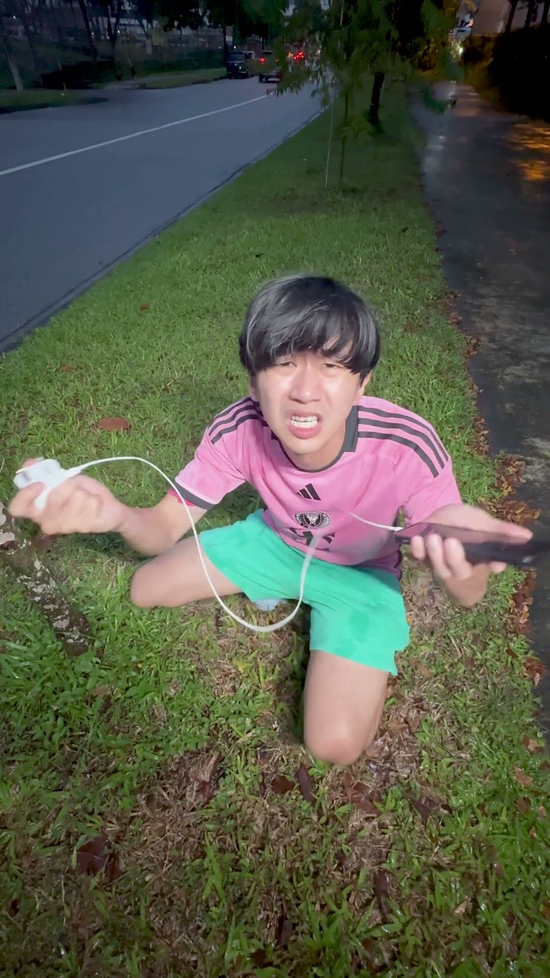 Charging PHONE Be Like... #shorts #mingweirocks