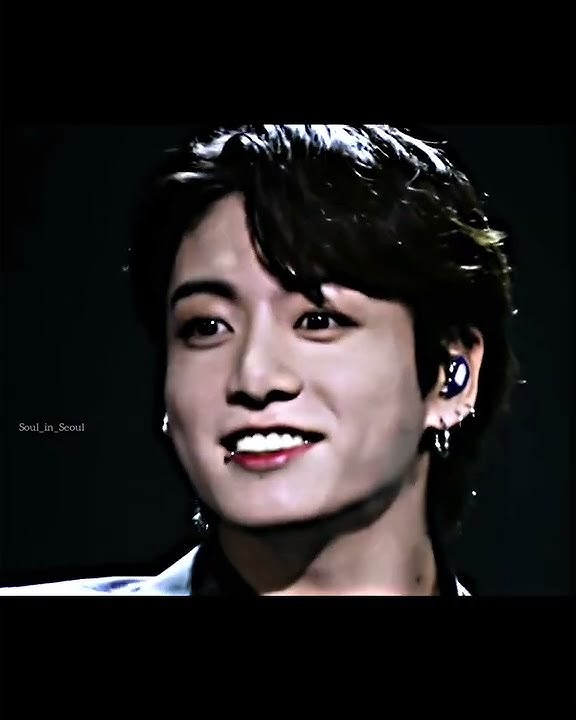 Jungkook singing 'Magic shop' with army💜🦋