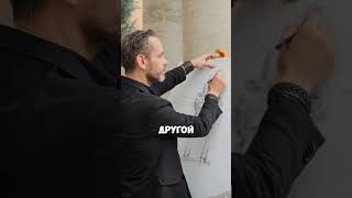 Рисунок в Риме под контролем карабинеров и Красная площадь в Москве . Эдуард Кичигин