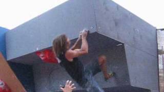 Chris Sharma bouldering  Barcelona
