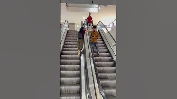 Escalator Prank 😝Mujhpe Bhari Par Gya🥹|| #shorts #prank  #random #funny #escalator #reaction