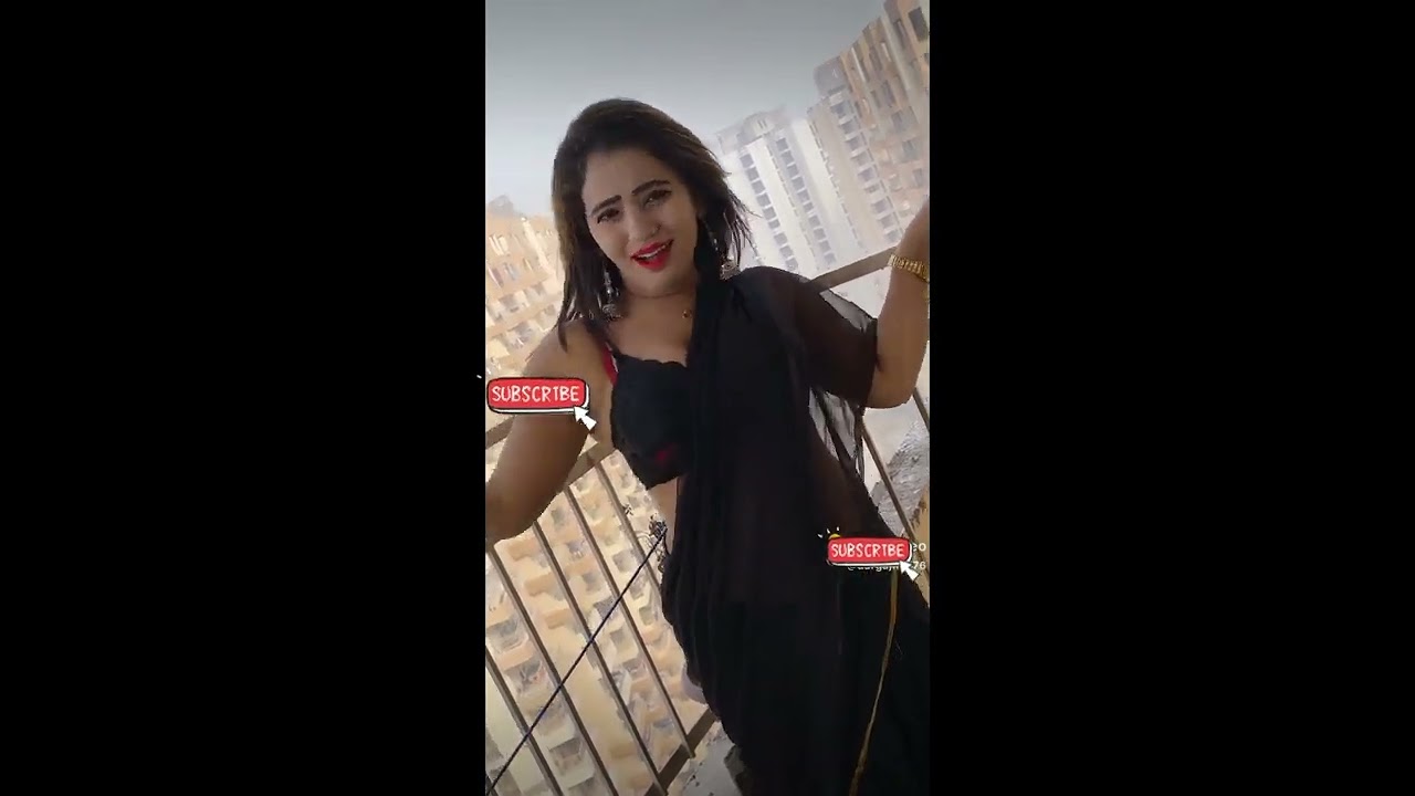 Desi boudi in black saree  hot navel  dance viral on tiktok