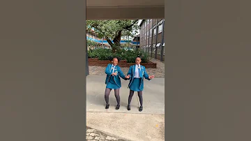 High School girls challenges Skeem Saam Actress to a dance 🔥🔥🔥❤️😳