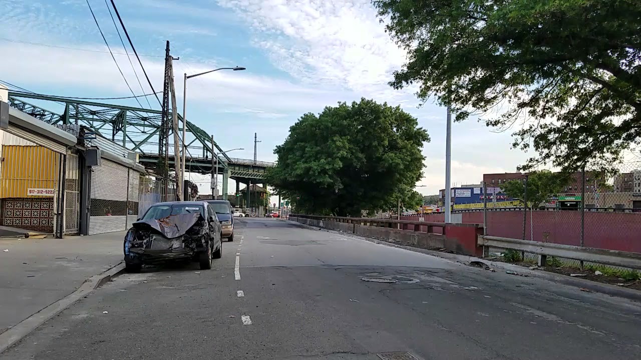 FDNY Rescue Operations Battalion Responding To A Water Rescue In The Bronx, NYC