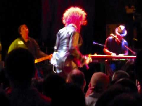 Cindi Lauper Sings The Blues at House of Blues 6 3...