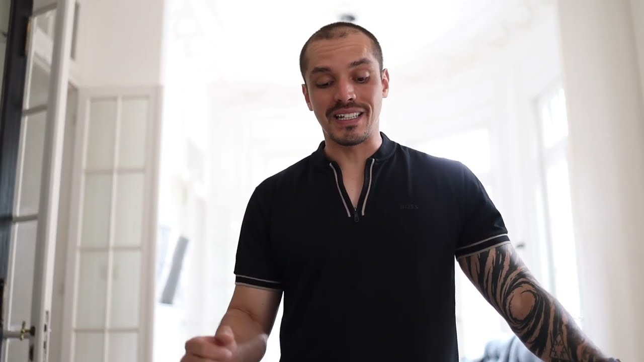 SAGITTARIUS: WANTING MORE -LOOKING AT U LIKE THE BALL IS ON UR SIDE OF THE COURT | SINGLES DEC TAROT