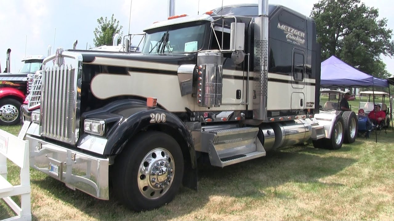 2020 Black & White Kenworth W900 At The Ohio Vintage Truck Reunion 2024 ...