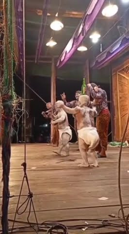 Penampakan Dua Tuyul Joget di Atas Panggung🤭