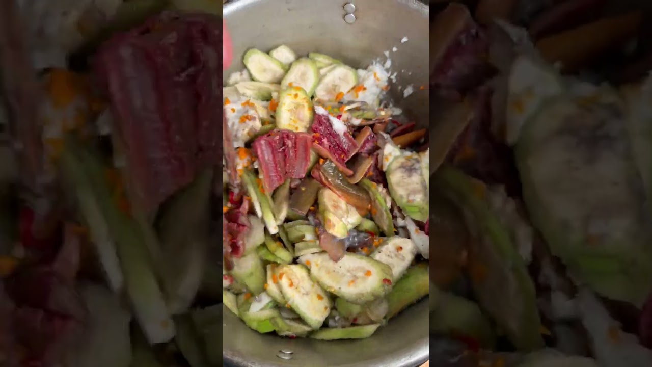 A Vietnamese girl makes a traditional braised eel dish passed down from generations.