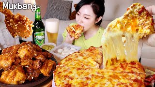 Pepperoni cheese pizza🍕 and garlic chicken🍗 mukbang ピザ、フライドチキン ayam goreng✨