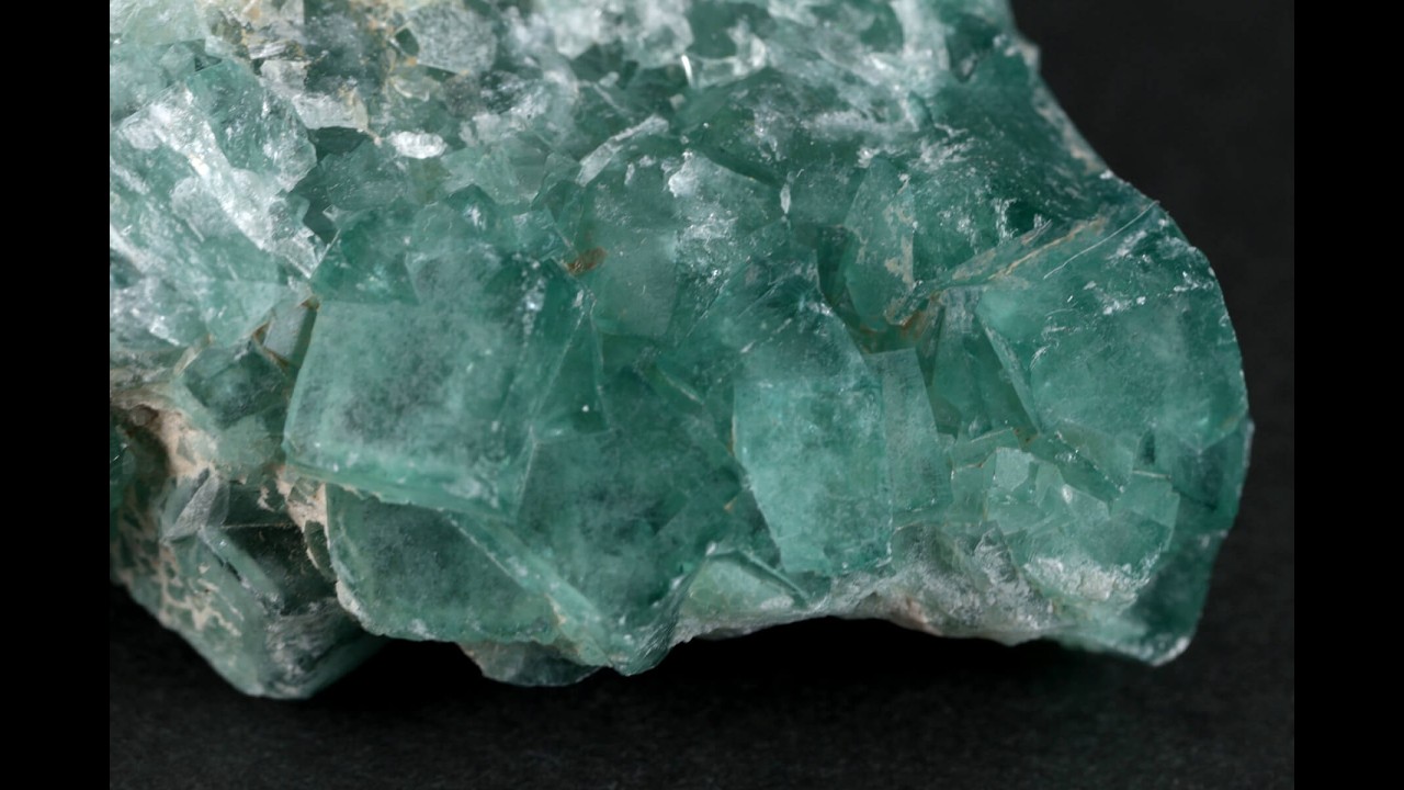 フローライト(蛍石) 原石 125g / Fluorite - YouTube