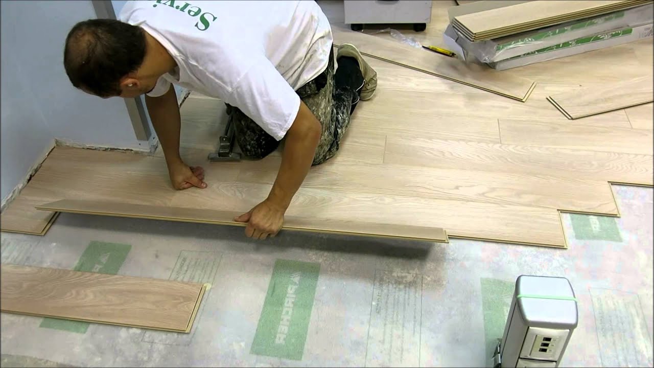 Edilarc posa in opera di parquet flottante in laminato. youtube Posa in opera pavimento laminato