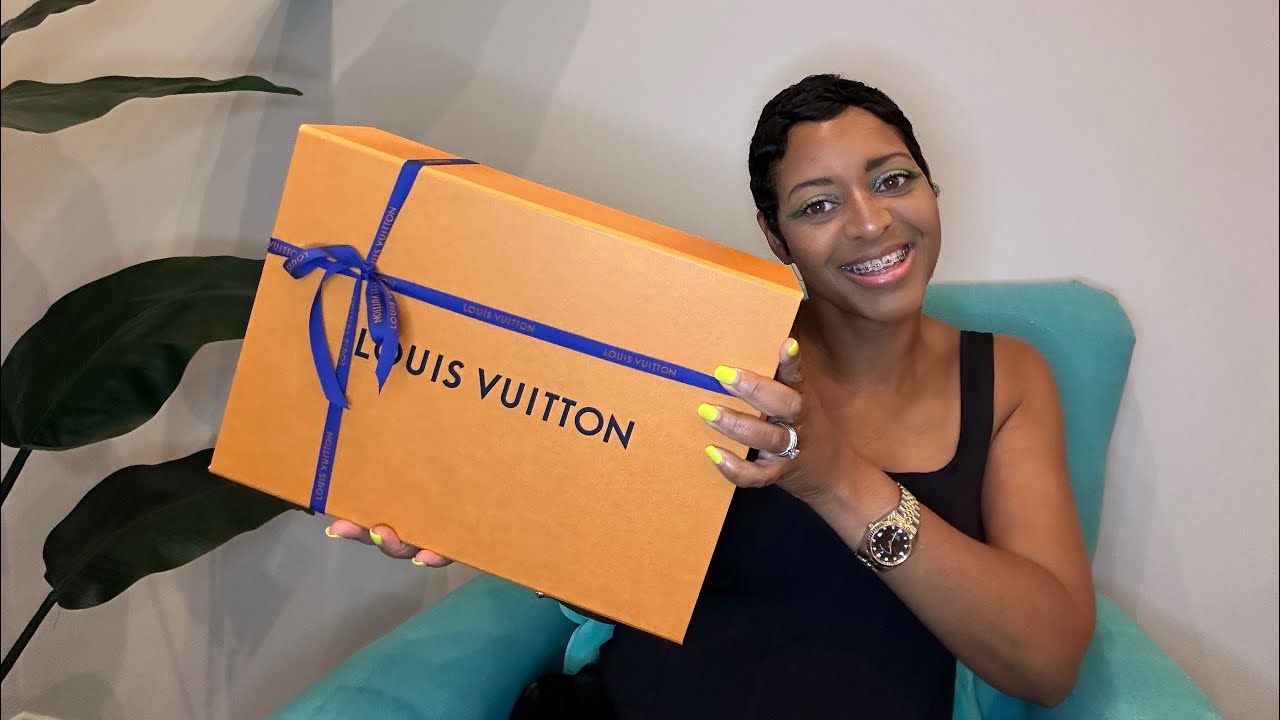 Unboxing LOUIS VUITTON Watch Packaging