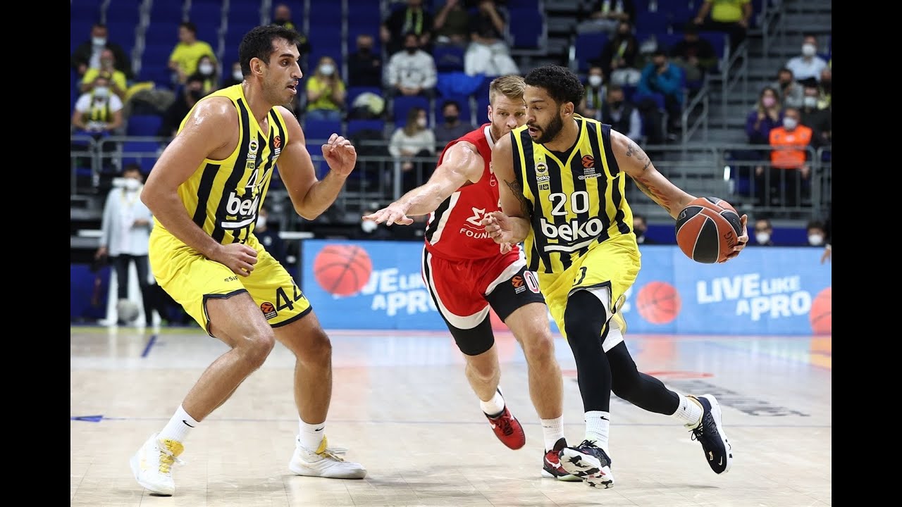 Fenerbahce opens 2022 with triumph over Olympiacos